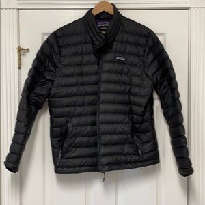 Men’s black medium puff Patagonia coat